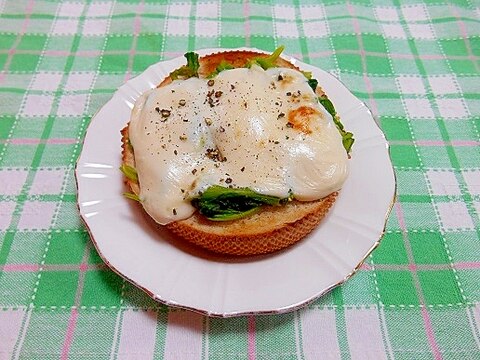 ほうれん草＆モッツァレラチーズトースト